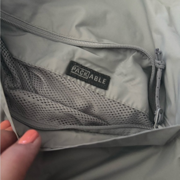 Columbia Gray Hooded Packable Jacket Size XL - Picture 6 of 7